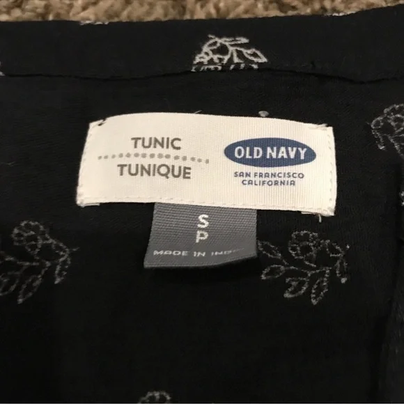 Old Navy Black Tunic with White Floral Design - Picture 2 of 3